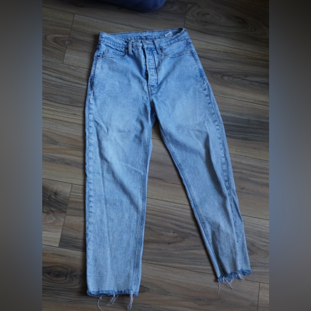 Women’s Old Navy Straight Leg Light Wash Jeans